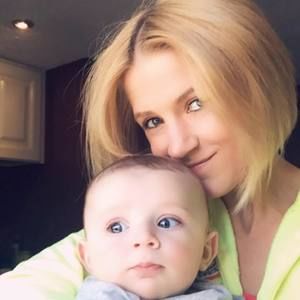 Meet your Posher, Ava